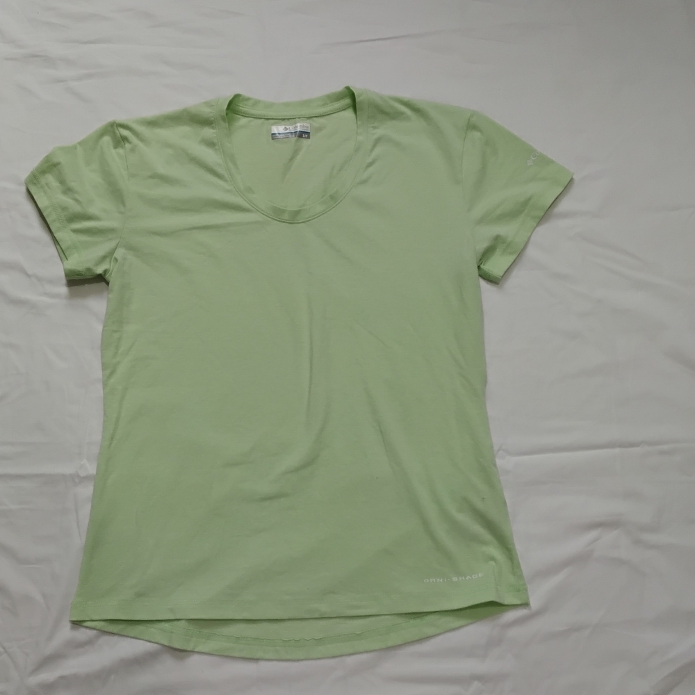 Columbia Wome's Green Fitted Short Sleeve T-Shirt size S